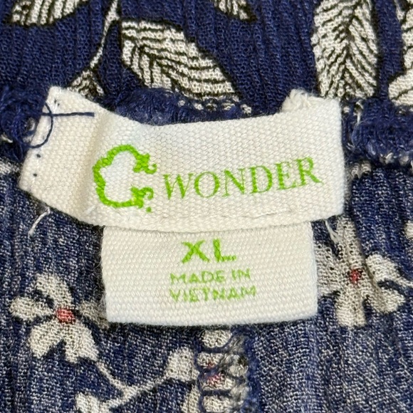 C. Wonder High Waist Blue and White Floral Shorts - Picture 3 of 4